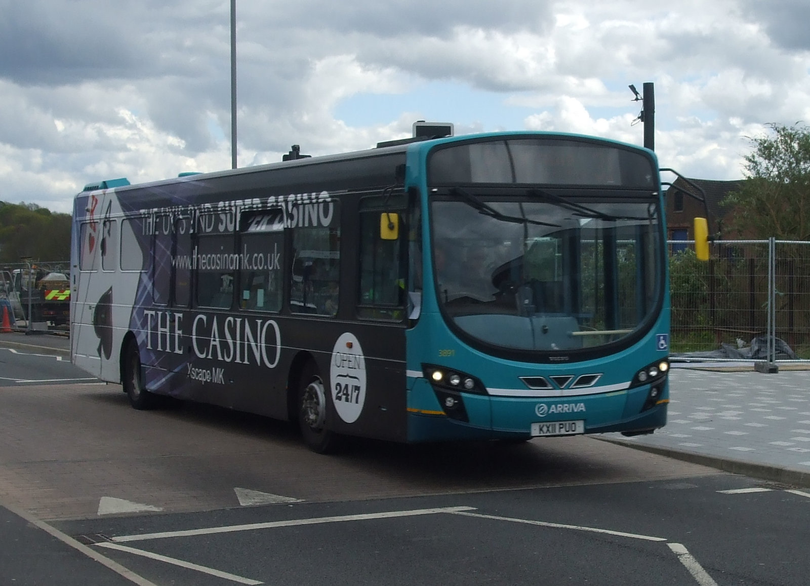 DSCF9086 Arriva the Shires KX11 PUO - 30 April 2015