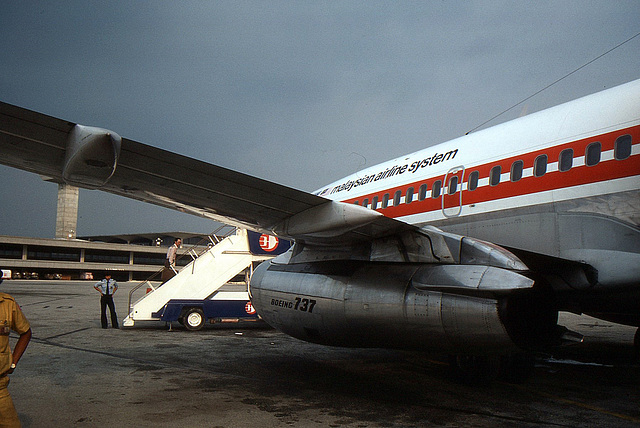 Flughafen Kualalumpur 1981 vor dem Abflug mit einer Boeing 737, der Fluggesellschaft  Malaysian Airline System