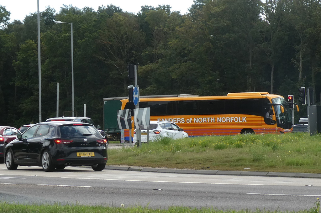 Sanders coach at Fiveways, Barton Mills - 19 Aug 2023 (P1160122)