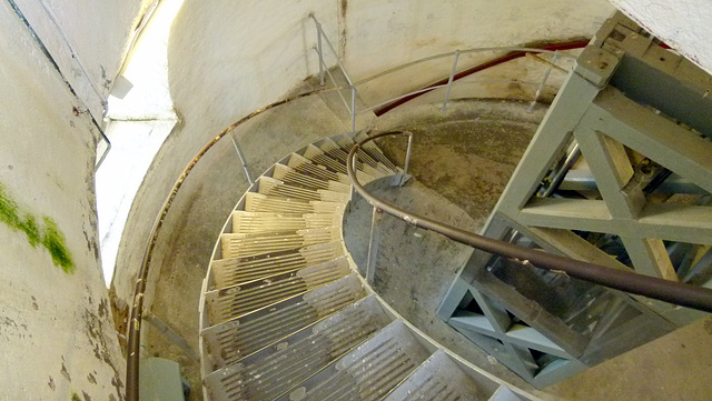 Treppen-Abstieg im Leuchtturm Långe Jan auf Öland