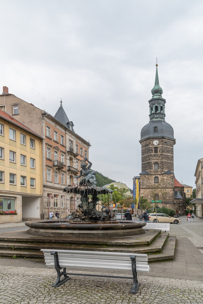 Bad Schandau mit Sendigbrunnen und St. Johanniskirche