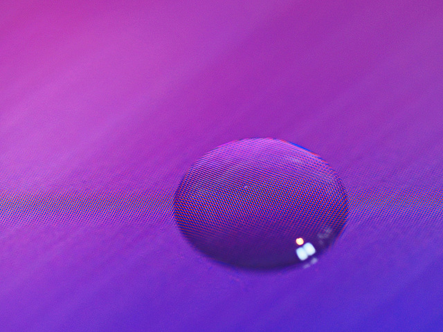Wassertropfen auf Smartphone Display I