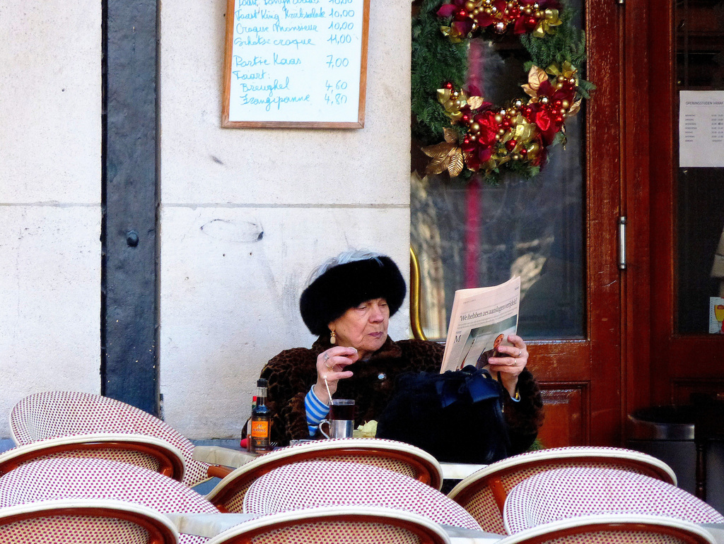 ... une dame attendait ...