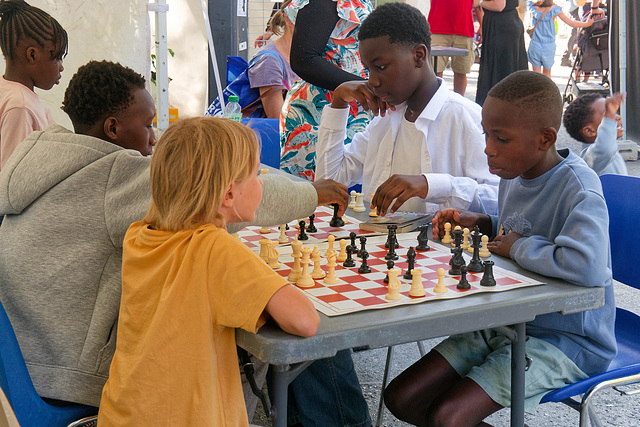 Echecs à la fête des associations de Montreuil qui a été une réussite