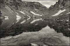 El vent balandreja les ombres