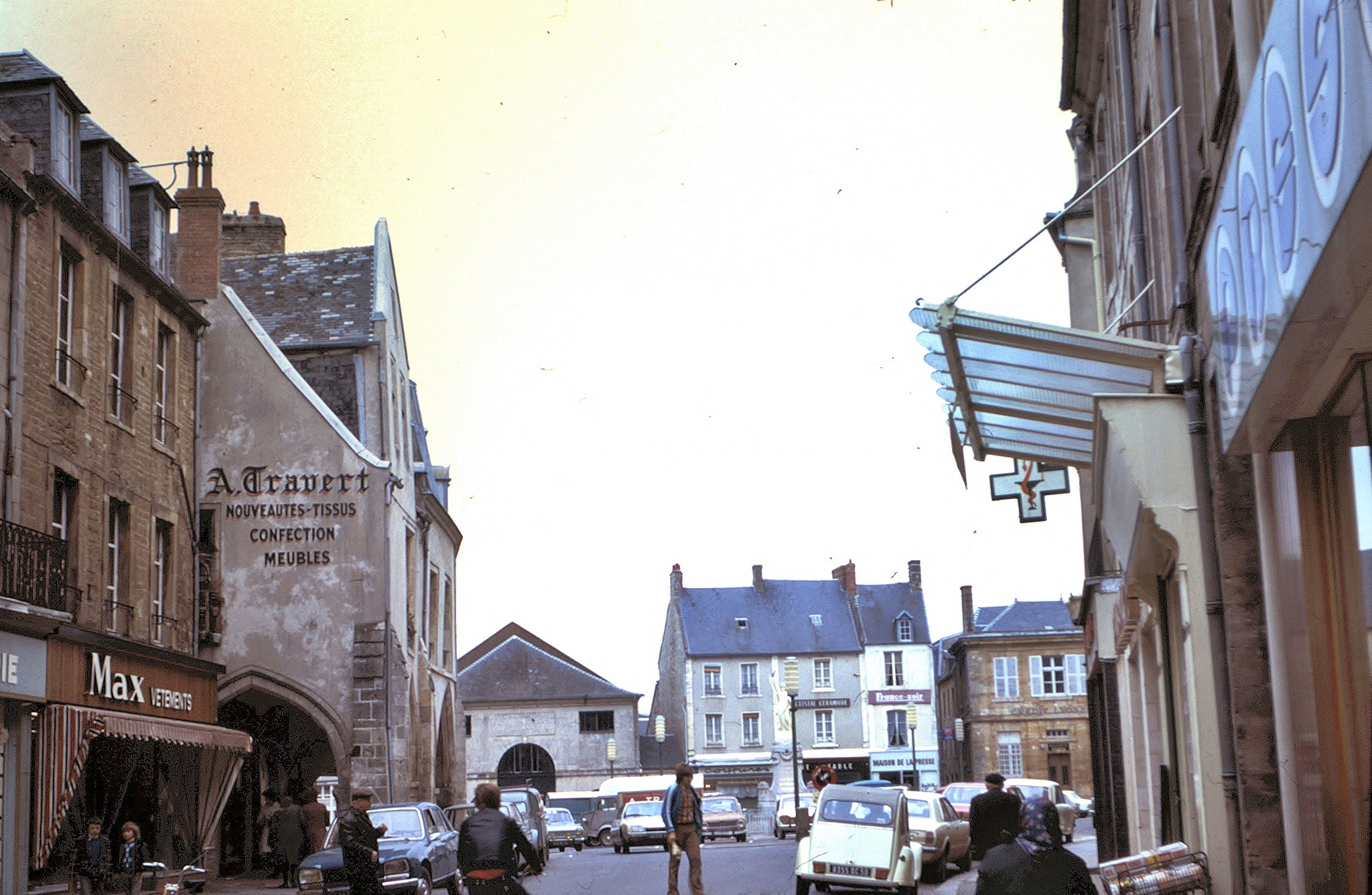 Carentan (50) Début mai 1975. (Diapositive numérisée).