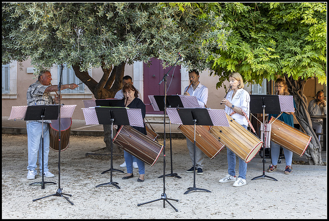 Galoubets et Tambourins - Galoschen und Tamburine - Galoubets and tambourines