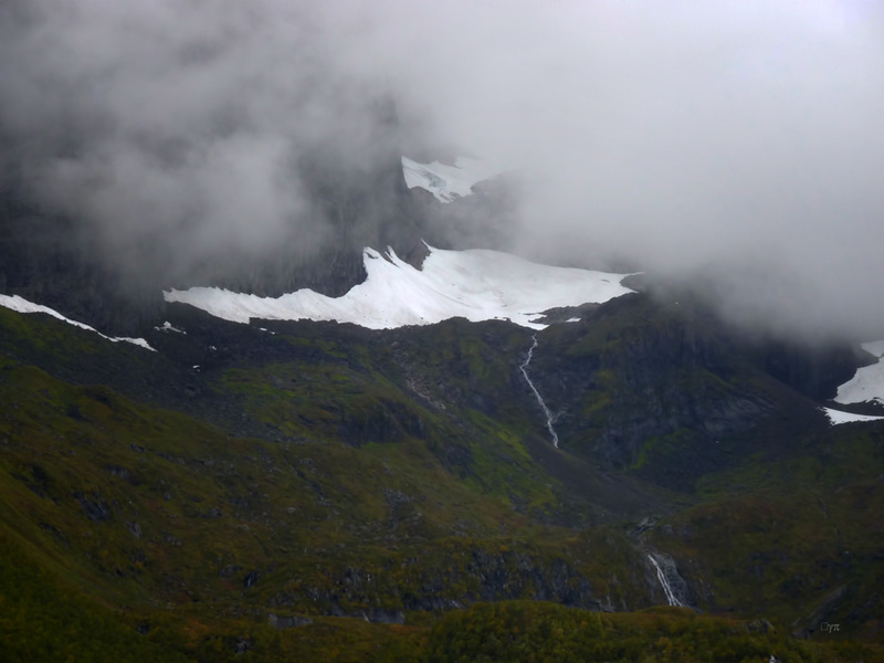 Rainy Small Cascades