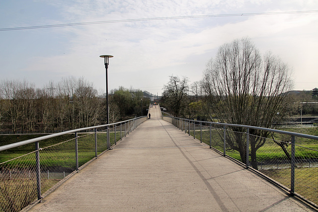 Brücke über Autobahn, Emscher und Kanal (Oberhausen-Osterfeld) / 8.04.2018