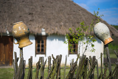 Beim Haus des Pfarrers im Freilichtmuseum »Kosak-Chutir«