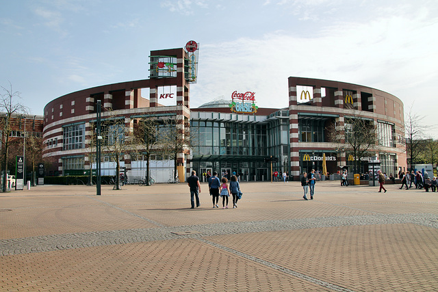 Luise-Albertz-Platz, Eingang zum CentrO (Neue Mitte, Oberhausen) / 8.04.2018