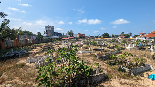 Jardin funéraire à saveur malaisienne /  Funerary garden in Malaysia