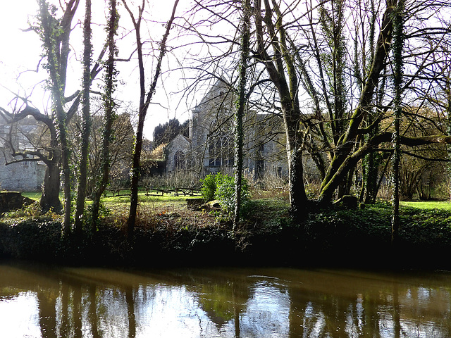 L’abbaye Saint Magloire,  au bord de Rance,   à Léhon (22)