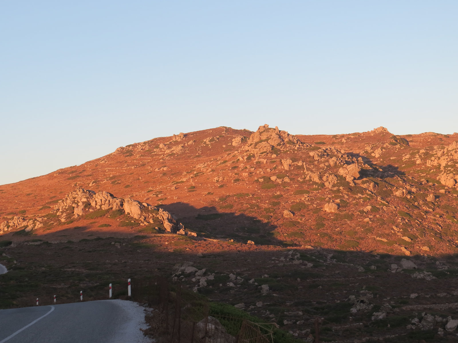 Route côtière entre Vroutsis et Hora