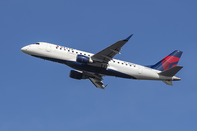 Delta Air Lines Embraer ERJ-175 N617CZ