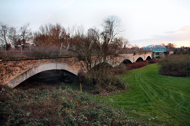 Styrumer Brücke der ehem. Unteren Ruhrtalbahn (Mülheim-Styrum) / 7.01.2023