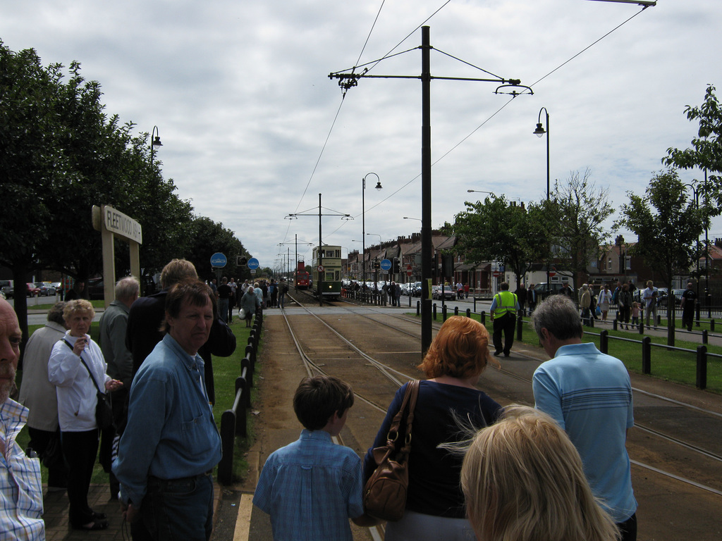 FFT  - Trams arriving - KEEP Clear, Please !