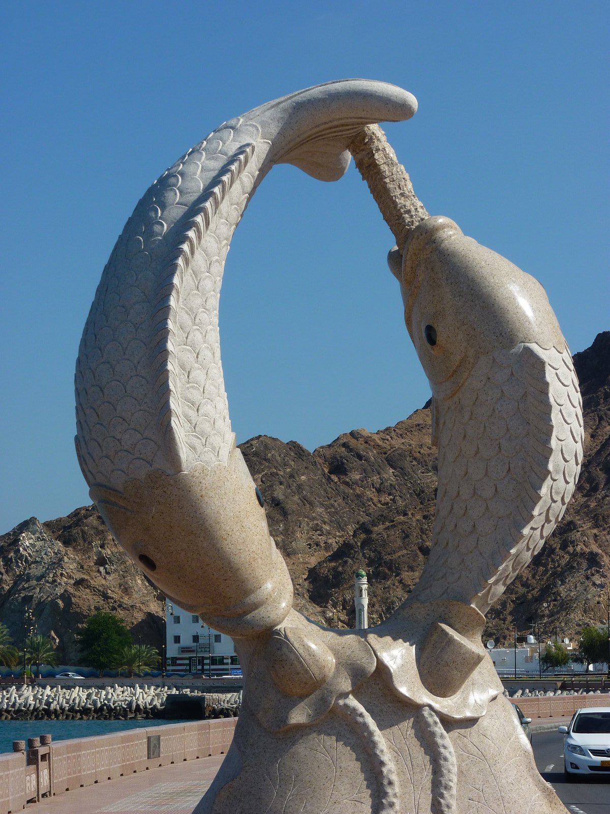 Mutrah : un'altra scultura marina sul porto