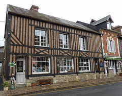 Maison normande à colombages à Beuvron en Auge (14)