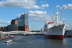 Elphi und Cap San Diego
