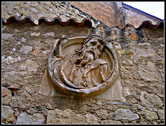 Salamanca: detalle escultórico en un muro
