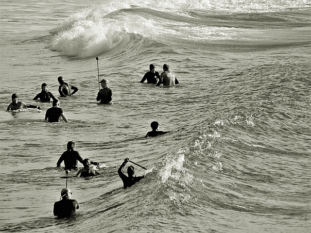 au creux de la vague.