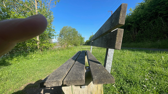 Bench with Finger (Something always goes wrong.) Bench with Finger (Something always goes wrong.)
