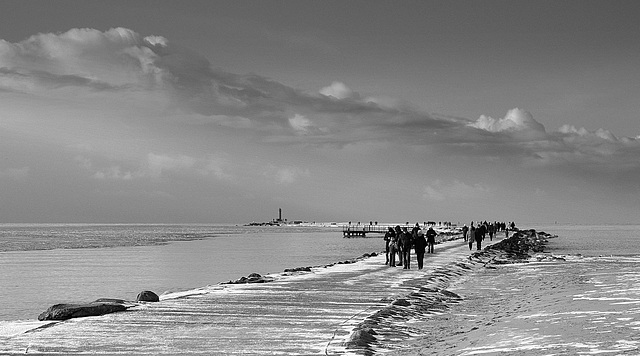 Jetty to lighthouse