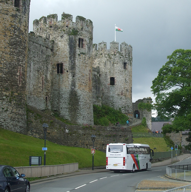 Travellers Choice PO14 HHY passing Conwy Castle - 25 Jun 2015 (DSCF9964)