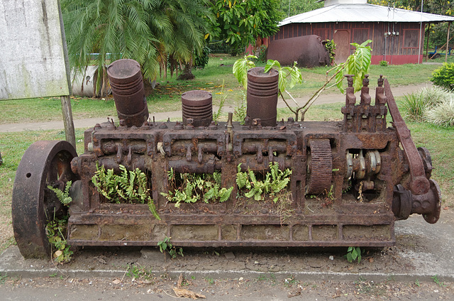 Big rusty 3-cylinder engine