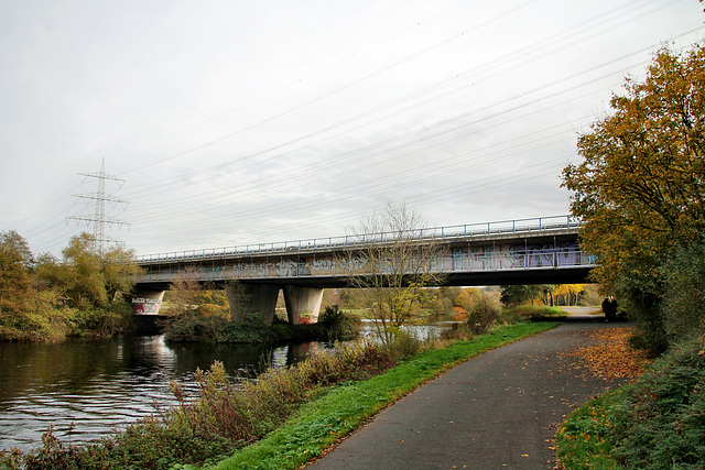 Autobahnbrücke der A43 über Mühlengraben und Ruhr (Witten-Herbede) / 6.11.2021