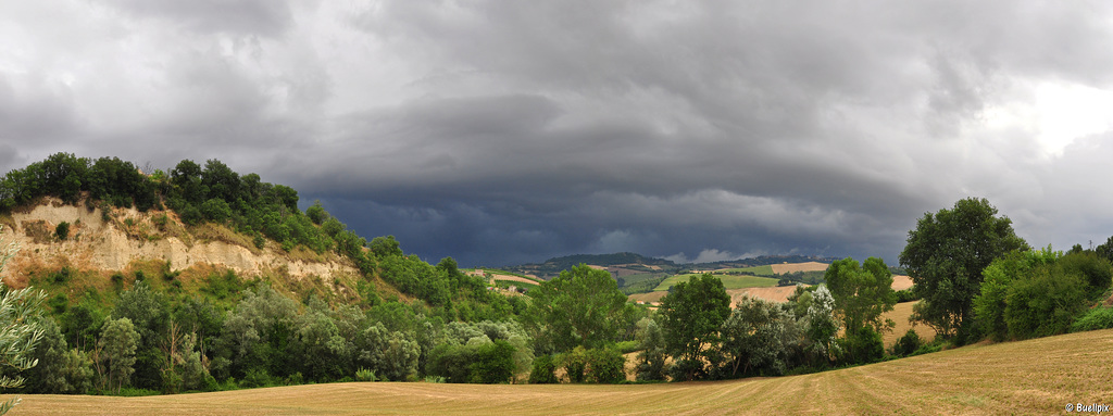 Wolken über der Marche (© Buelipix)