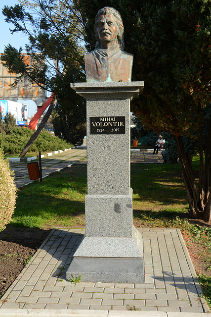 Moldova, Bălți, Monument to Mihai Volontir