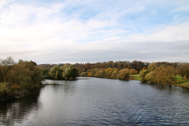 Ruhr kurz vorm Kemnader See, von der A43-Autobahnbrücke aus (Witten-Herbede) / 6.11.2021