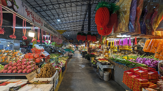 Perspective de marché coloré de soir / Night colourful market