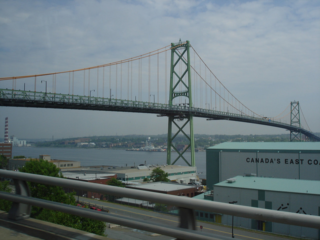 Pont clôturé....