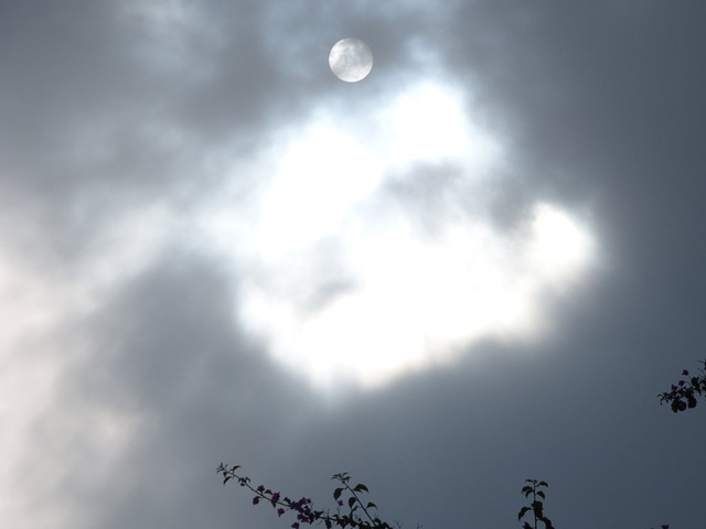 Luna invernal en Santiago