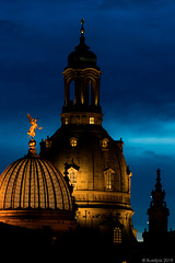 Dresden zur Blauen Stunde - Blick von der Carolabrücke  (© Buelipix)