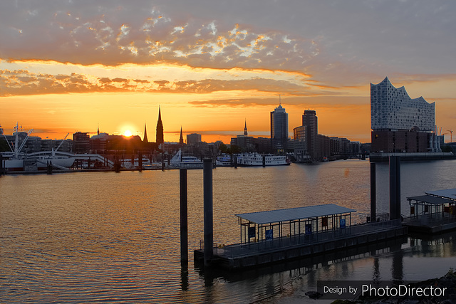 Sonnenaufgang im Hamburger Hafen