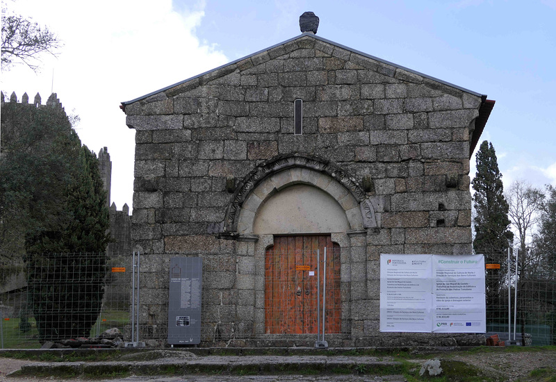 Guimarães - Igreja de São Miguel do Castelo