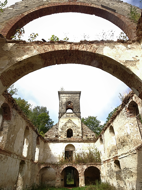 Arches Waiting for the Bishop ;-)