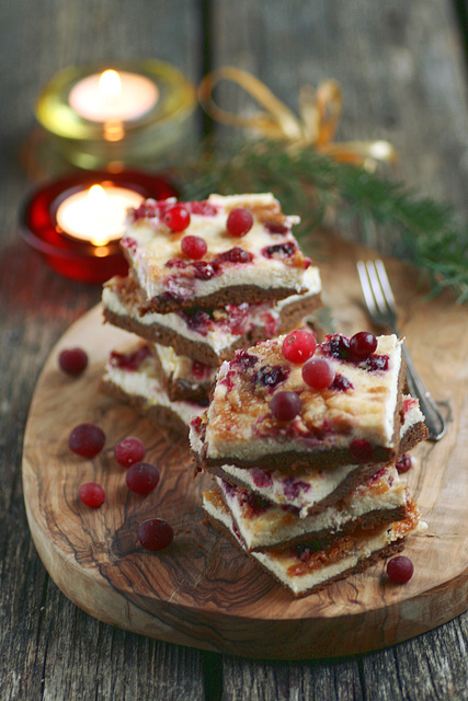 Piparkoogi-kohupiimakook sidruni ja jõhvikatega / Gingerbread and curd cheese cake with lemon and cranberries