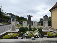 Priestergrab auf dem Friedhof in Runding