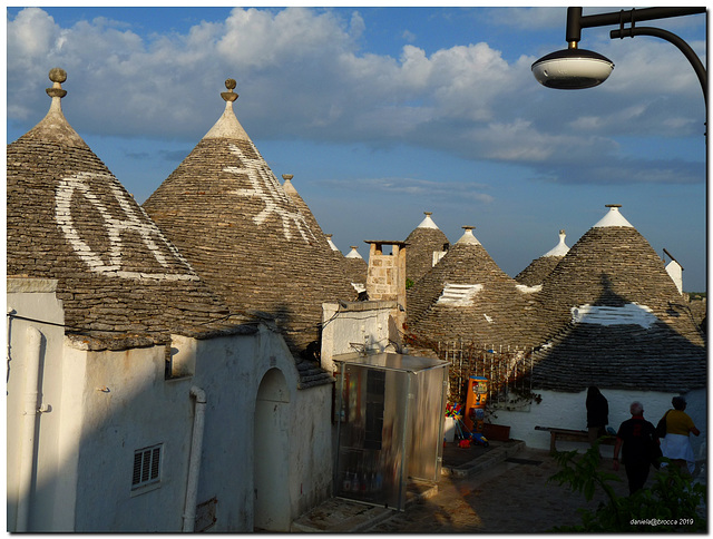 Alberobello- Trulli decorati