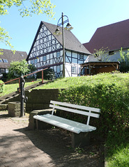 an der Bushaltestelle in Rühle