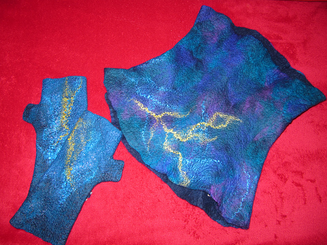 pull-over scarf with mittens