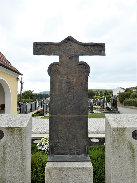 Priestergrab am Friedhof Runding