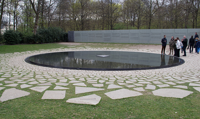 Berlin 'gypsy' memorial (#2047)