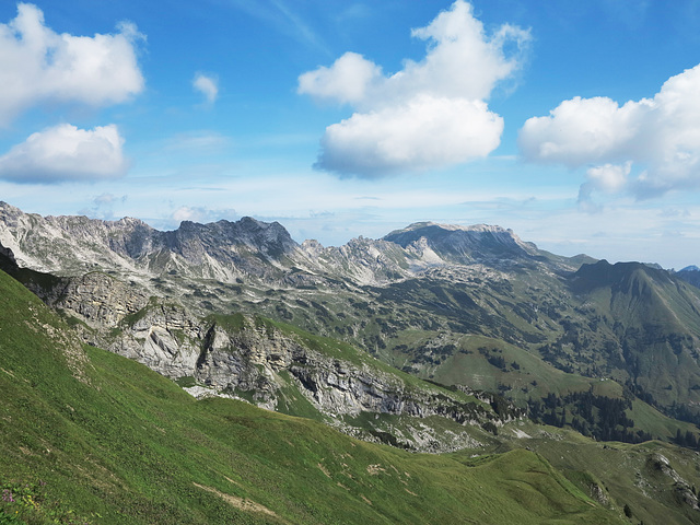 Blick auf die Nebelhorn-Bergkette...