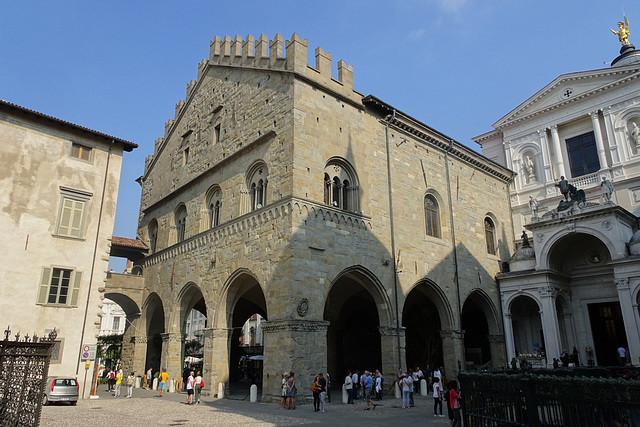 Piazza Padre Reginaldo Giuliani